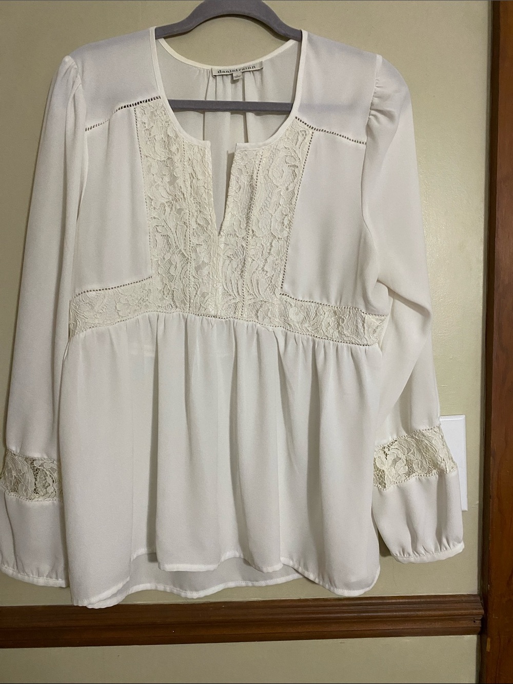Daniel Rainn Ivory Lace-Trim Peasant Blouse
